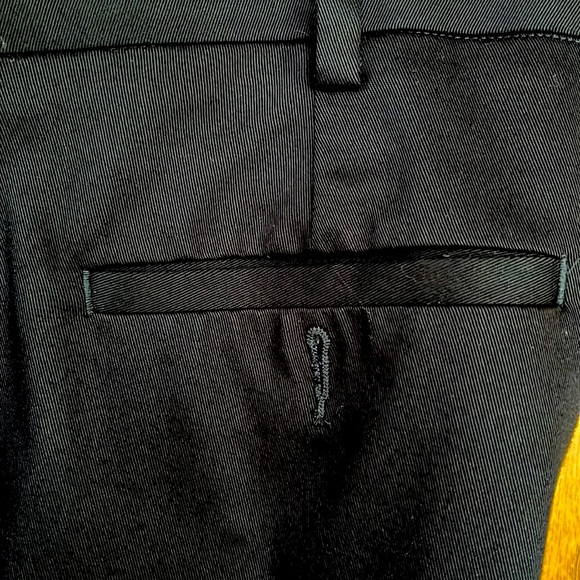 Roundtree and Yorke travel smart black men’s pants. - Picture 2 of 6